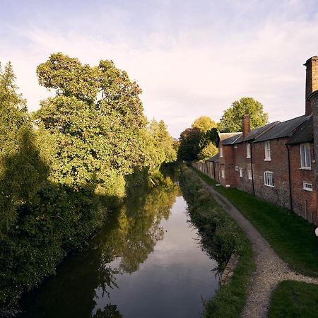 Herongate Apartments Hungerford Exterior photo